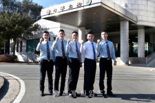 해병대 2사단 청룡회관 유선영 일병, 다리에 마비온 이용객에 응급처치 실시