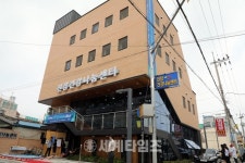 [세계로컬핫뉴스] 대전시 유성구 진잠 건강나눔센터, 마을 속 작은 영화관 운영