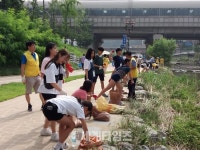 [세계로컬핫뉴스] 죽전2동, 주민자치위원회서 탄천 환경정화 실시