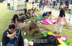 [세계로컬핫뉴스]원삼면, 주민자치센터서‘허수아비 만들기’행사 개최