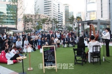 “수고했어요 오늘도”KEB하나은행,‘을지로 교향곡 35번지 콘서트’ 개최