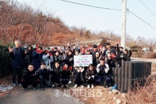 [세계로컬핫뉴스] 부천시 중흥중학교, 성곡동 저소득 가정에「사랑의 연탄 나눔」봉사