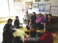 [세계로컬핫뉴스]탕정면, 관내 22개 경로당에 찾아가는 『복지상담창구』운영