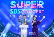 [세계로컬핫뉴스] 수영대회 성공기원 콘서트