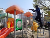 [세계로컬핫뉴스] 남원시, 어린이공원 4개소 조합놀이대 청소