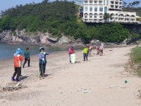[세계로컬핫뉴스] 부안 변산면 두포마을, 상록해수욕장 환경정화활동 전개