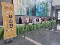 [세계로컬핫뉴스] 완주군, 어르신 모델 ′청춘사진관′ 전시회 개최
