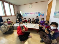 [세계로컬핫뉴스] 고창군종합사회복지관·고창원광노인복지센터, 코로나19로 힘든 시기를 겪고 있는 어르신들 대상 원예치료 진행
