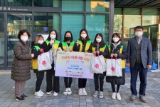 [세계로컬핫뉴스] 수원 효성초등학교 통통봉사단, 우만1동에 정성스런 나눔물품 기부