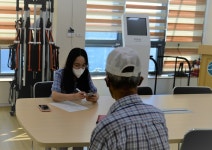 강화군치매안심센터, 치매 예방에서 치료까지 원스톱 서비스 제공 강화군치매안심센터,  치매 예방에서 치료까지 원스톱 서비스 제공