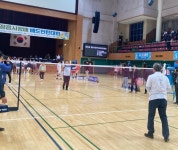 정읍 배드민턴 동호인·학생들 국민체육센터에서 ‘셔틀콕 대결’