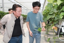 김영환 충북지사, 스마트팜 현장간담회 두 번째 개최