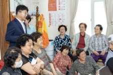 트로트와 수어의 만남… 대전 대덕구 석봉동, 찾아가는 경로당 건강교실 성료