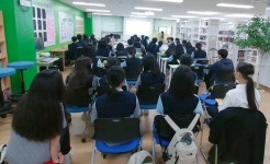 광명 빛가온중학교, 탁경은 작가와의 만남