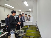 김병규 경제부지사, 토양 복원 기술 창업기업 ‘코드오브네이처’ 방문 지원방안 논의 김병규 경제부지사, 토양 복원 기술 창업기업... 