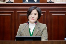 ‘대형마트’ 등 시민 생활에 밀접한 사안 꼼꼼히 질의 구리시의회 이경희 의원, 제331회 제2회 정례회 시정질문 ‘아동 전용 도서관’... 