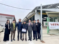 축산농가 악취 저감 위한 새로운 대안 될까 … 이오수 경기도의원, 축산농가 ‘피트모스’ 도입 위한 현장점검 나서
