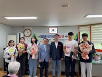 용두동 미르마을아파트 경로당, 선행학생 표창 수여식 개최