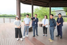 안산시의회 의원들, 화랑유원지 화랑호수 현장활동 실시