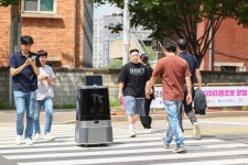 의왕시, 국내 최초 실외이동로봇과 신호체계 연동