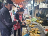 숭인1동 “이웃과 장보며 소속감 높여요”… 우리동네 시장나들이 숭인1동 “이웃과 장보며 소속감 높여요”…  우리동네 시장나들이