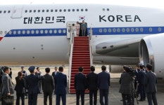 이재명 대통령 부부, 아세안 참석차 출국