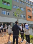 신창중학교, 후배의 손에서 전해진 따뜻한 응원… “함께라서 더 힘나요” 신창중학교, 후배의 손에서 전해진 따뜻한 응원…  “함께라서 더... 