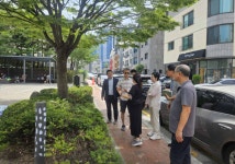 수원시의회 홍종철 의원, 광교대학로마을 고래등어린이공원 시설 점검 및 주민 의견 청취