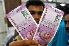 No forms, ID cards needed for exchange of 2000 note: SBI