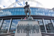 Bobby Moore 1966 World Cup statue will NOT move from Upton Park to Olympic Stadium | The Irish Sun Bobby Moore 66 World Cup... 