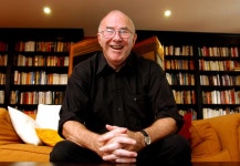 Clive James dead - Poet, critic and broadcaster dies at the age of 80 | The Sun Clive James dead - Poet, critic and broadcaster... 