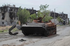 Going for a smoke outside my bunker saved my life when the Russians blew it up, says lucky Ukrainian soldier | The Irish Sun...