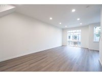 11181 SE Stark St, Portland, OR 97216 | MLS# 756708304 | Trulia