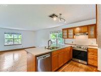 33 NE Graham St, Portland, OR 97212 | MLS# 24120913 | Trulia