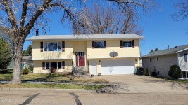 2238 Coolidge Ave, Bismarck, ND 58501 | MLS# 4019036 | Trulia