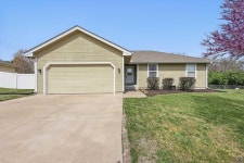 3413 SE Gilmore St, Topeka, KS 66605 | MLS# 238939 | Trulia