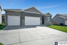 7243 Yankee Woods Dr, Lincoln, NE 68516 | MLS# 22229307 | Trulia