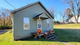 821 N Madison St, Pittsfield, IL 62363 - See Est. Value, Schools & More 821 N  Madison St, Pittsfield, IL 62363 - See Est. Value... 