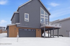 5372 Sandhill Loop, Anchorage, AK 99502 | MLS# 24-13012 | Trulia