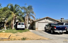 6708 Peggy Way, Bakersfield, CA 93307 | MLS# 202109700 | Trulia