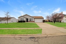4186 Cannon Gate Dr, Cincinnati, OH 45245 - See Est. Value, Schools & More
