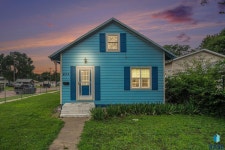 433 S Holly Ave, Sioux Falls, SD 57104 - See Est. Value, Schools & More 433 S  Holly Ave, Sioux Falls, SD 57104 - See Est. Value... 
