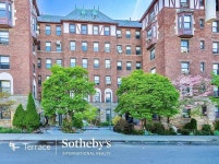 77-16 Austin St #2L, Forest Hills, NY 11375 | MLS# S1768584 | Trulia