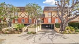 7422 Hazeltine Ave #2, Van Nuys, CA 91405 | MLS# SR25027752 | Trulia