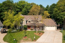 6997 W Wildwood Creek Ct, Franklin, WI 53132 | MLS# 1759215 | Trulia