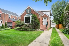 6755 N Ionia Ave, Chicago, IL 60646 | MLS# 11174882 | Trulia
