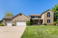 2877 Castle Woods Ln, Dubuque, IA 52001 | MLS# 152010 | Trulia