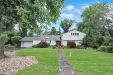 75 Meadow Woods Rd, Great Neck, NY 11020 | Trulia