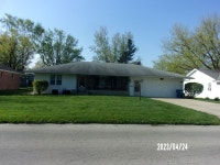 561 E Lincoln Ave, Watseka, IL 60970 | Trulia 561 E  Lincoln Ave, Watseka, IL 60970 | Trulia