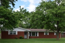 37 Saint George Dr, Belleville, IL 62221 | MLS# 24036165 | Trulia